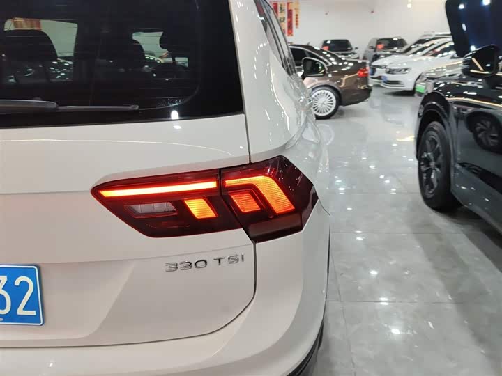 Фото 8 - Volkswagen Tiguan L Pro