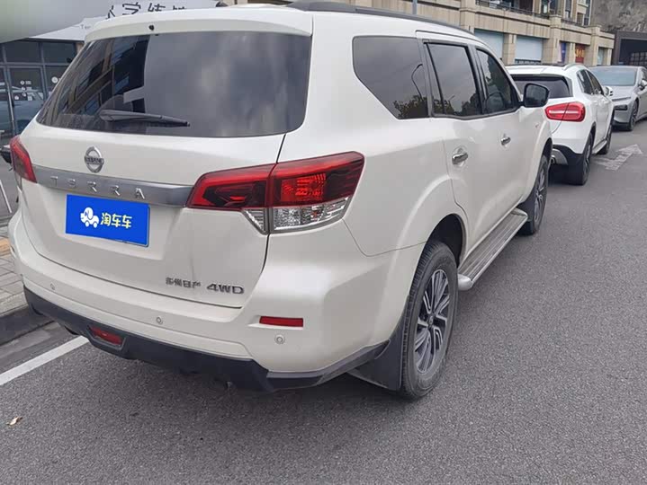 Фото 3 - Nissan Terra