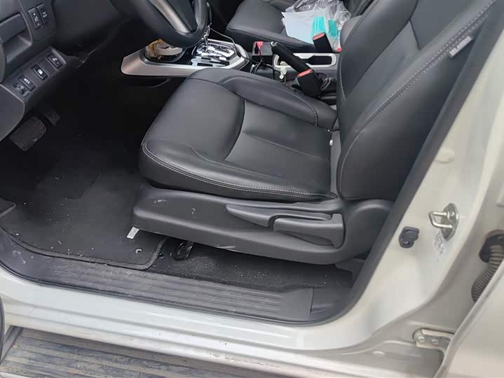 Фото 9 - Nissan Terra