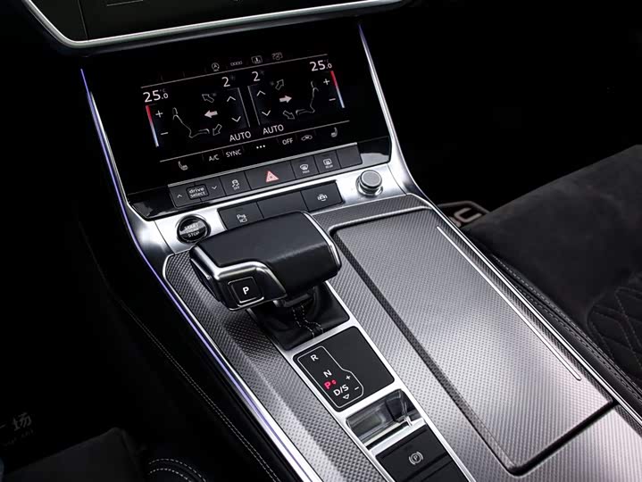Фото 9 - Audi A6L