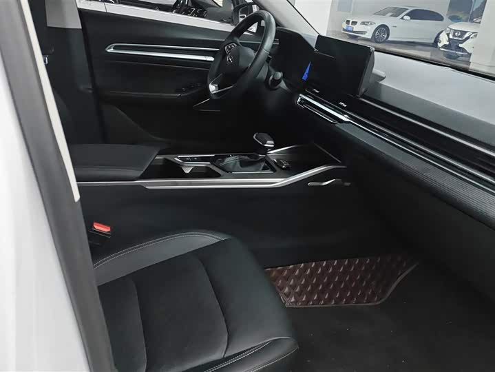 Фото 8 - Geely Emgrand