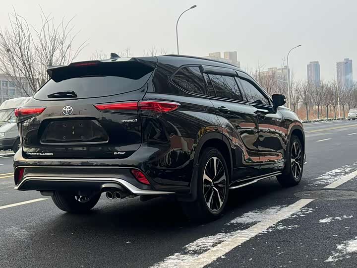 Фото 7 - Toyota Crown Kluger