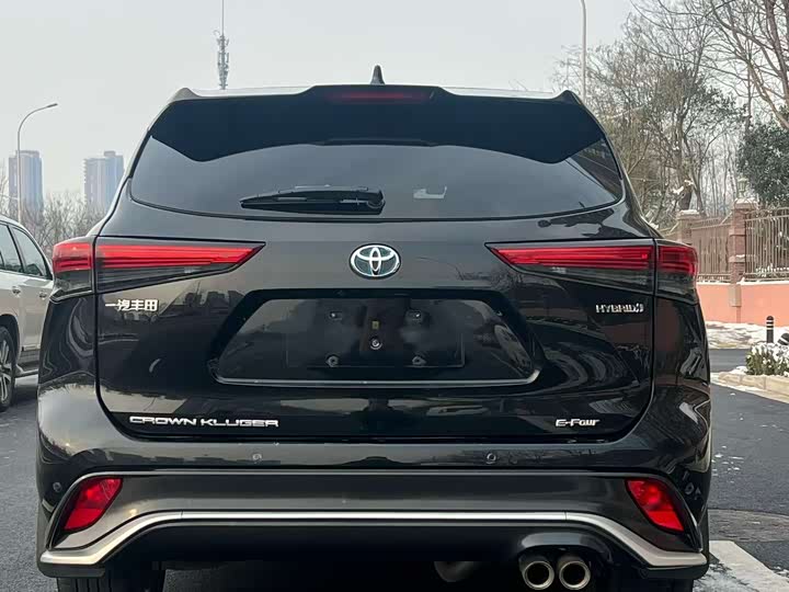 Фото 8 - Toyota Crown Kluger