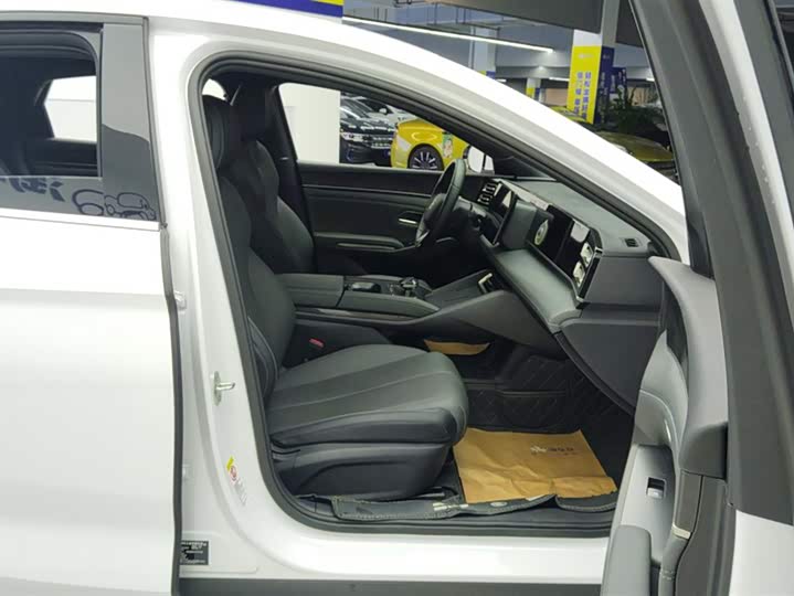 Фото 8 - BYD Qin L