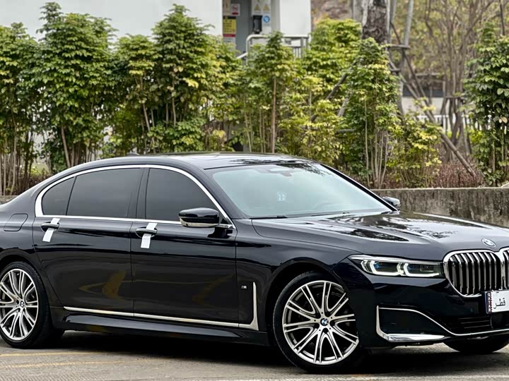 Фото 3 - BMW 7 Series