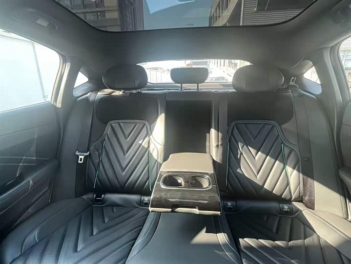 Фото 8 - Changan Deepal SL03