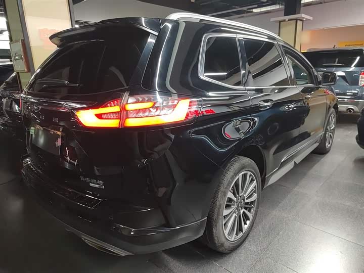 Фото 7 - Ford Edge