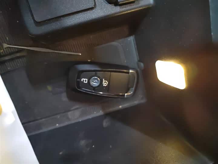 Фото 9 - Ford Edge