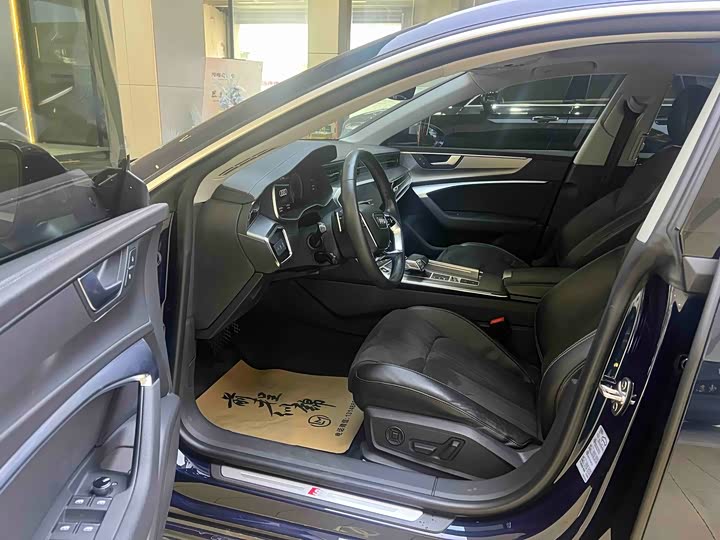 Фото 4 - Audi A7L