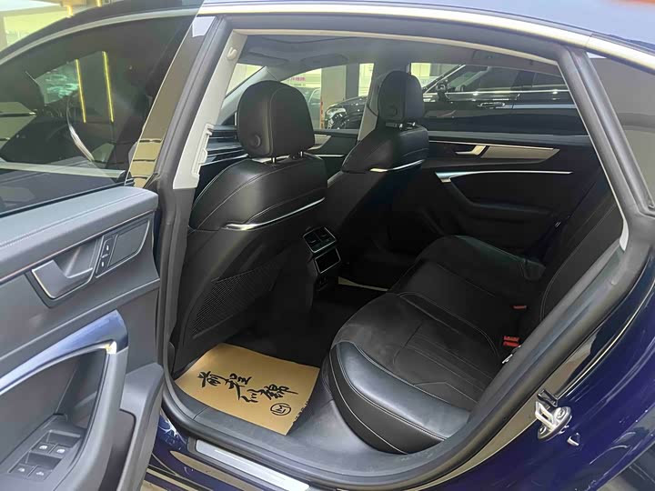 Фото 5 - Audi A7L