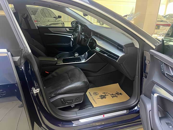 Фото 6 - Audi A7L