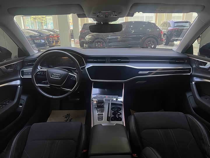 Фото 8 - Audi A7L