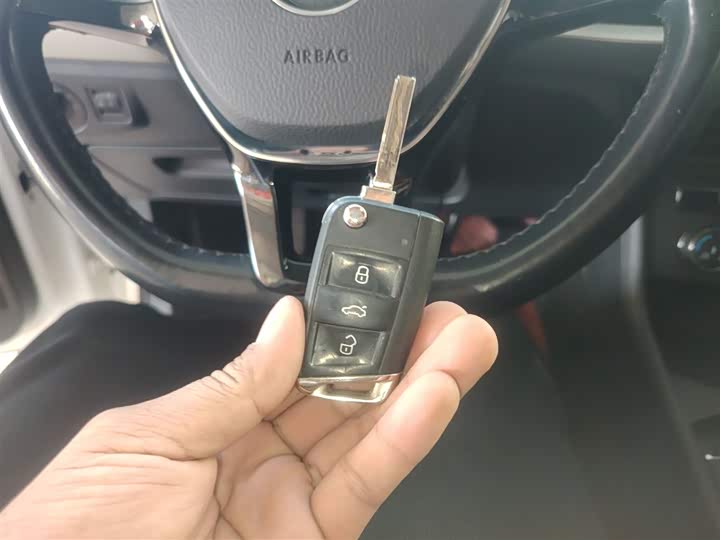 Фото 9 - Volkswagen Lavida