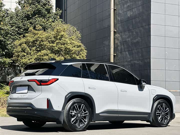 Фото 6 - Nio ES6