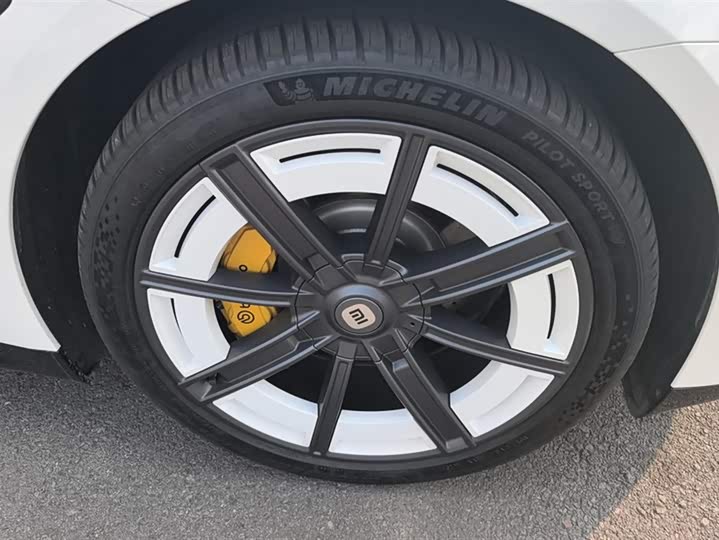 Фото 6 - Xiaomi SU7