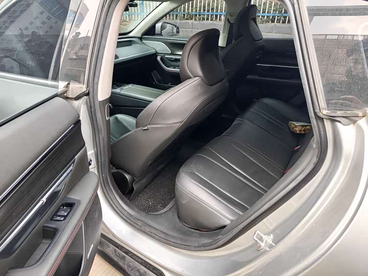 Фото 2 - XPeng P7