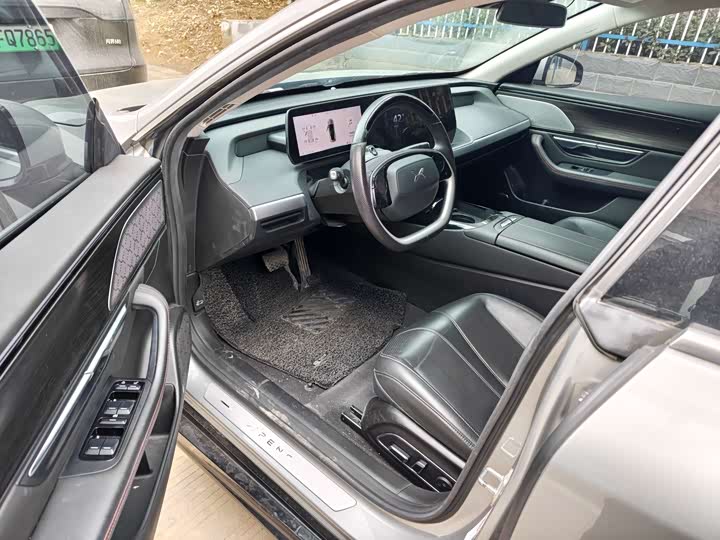 Фото 3 - XPeng P7