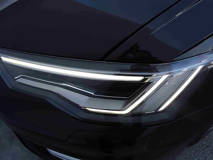 Фото 7 - Audi A6L