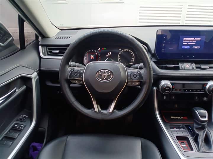 Фото 3 - Toyota RAV4