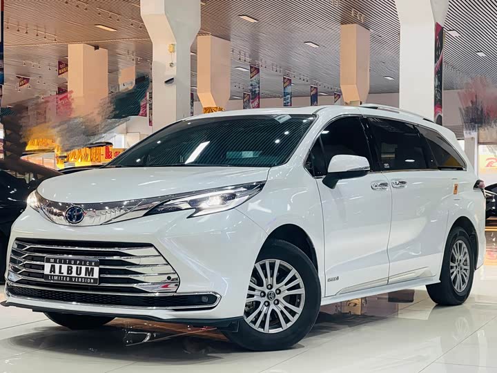 Фото 1 - Toyota Sienna