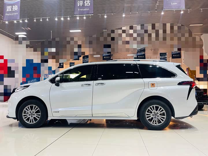 Фото 3 - Toyota Sienna