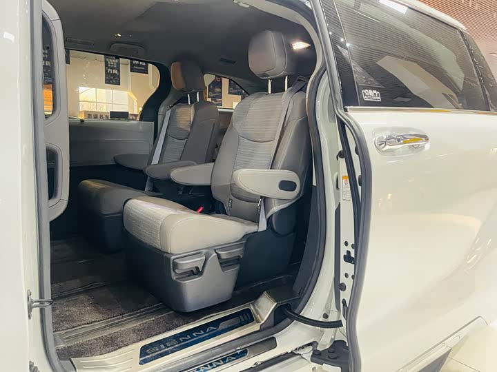 Фото 5 - Toyota Sienna