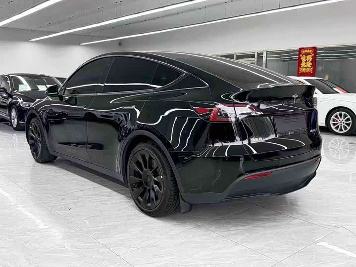 Фото 4 - Tesla Model Y