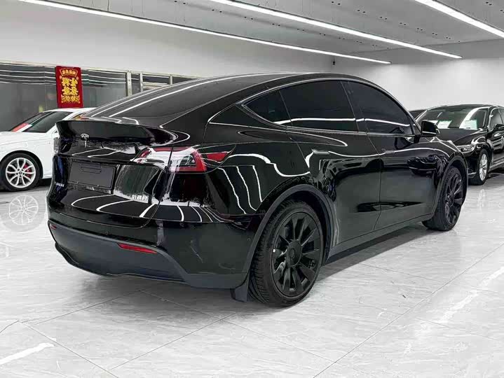 Фото 6 - Tesla Model Y