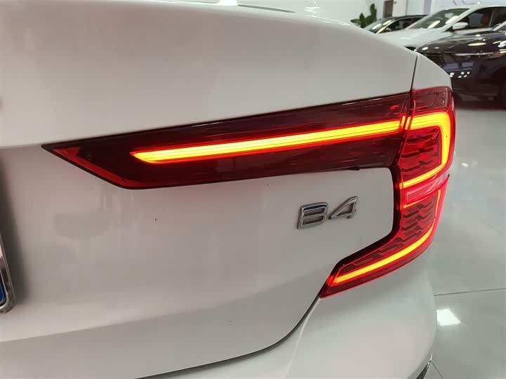 Фото 8 - Volvo S60