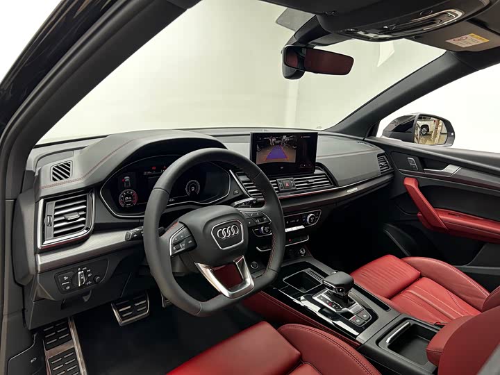 Фото 7 - Audi Q5L