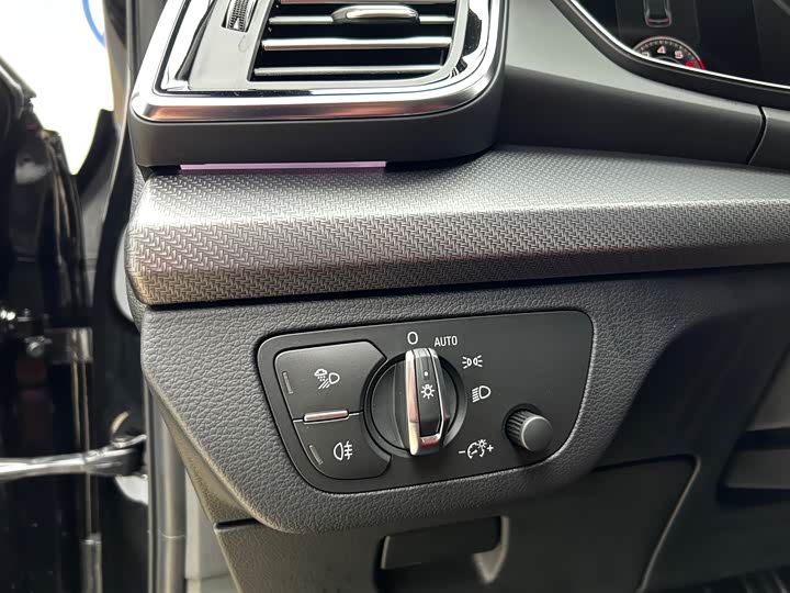 Фото 8 - Audi Q5L