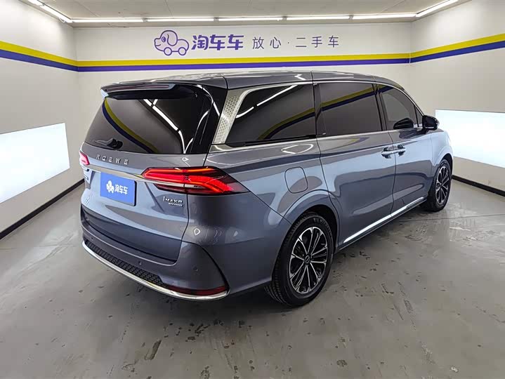 Фото 3 - Roewe iMax 8