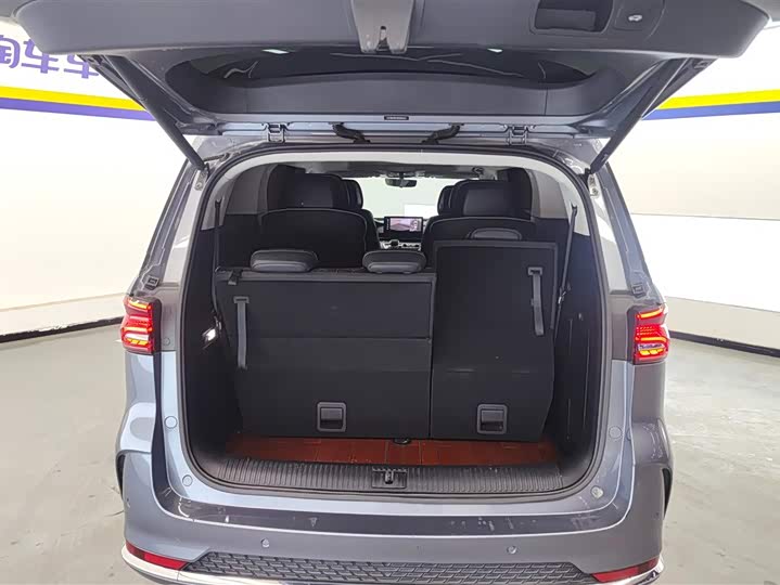 Фото 4 - Roewe iMax 8