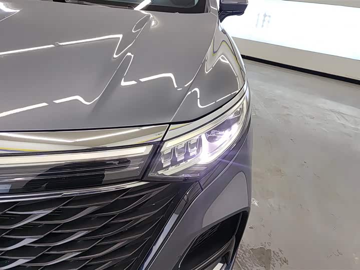 Фото 5 - Roewe iMax 8