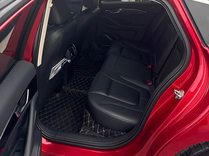 Фото 8 - Bestune B70