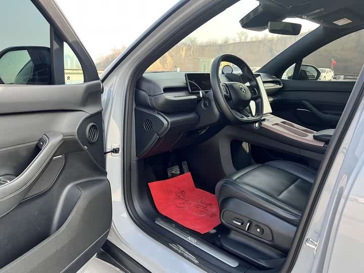 Фото 3 - Nio ES6