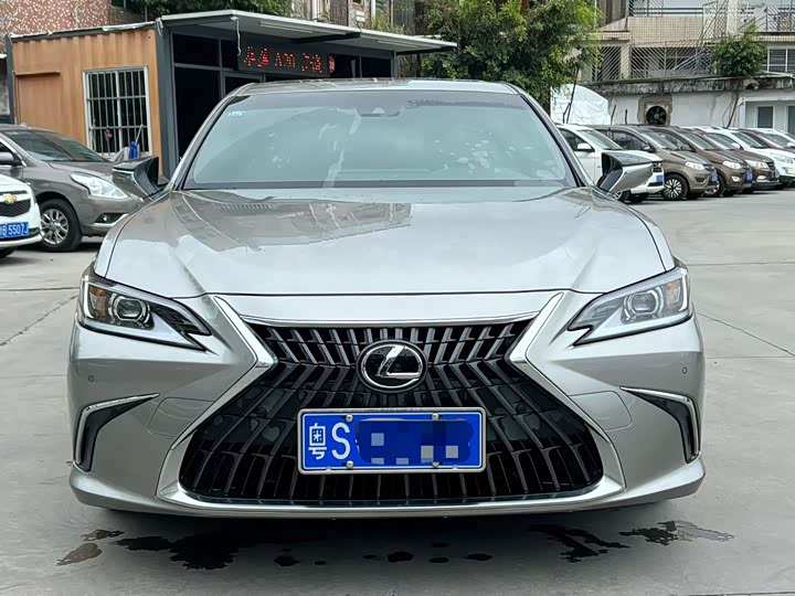 Фото 2 - Lexus ES
