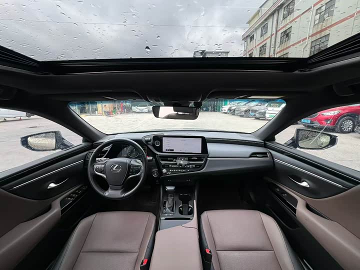 Фото 5 - Lexus ES