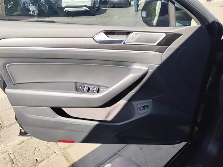 Фото 7 - Volkswagen Passat