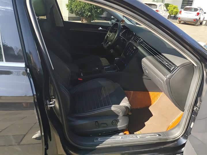 Фото 8 - Volkswagen Passat