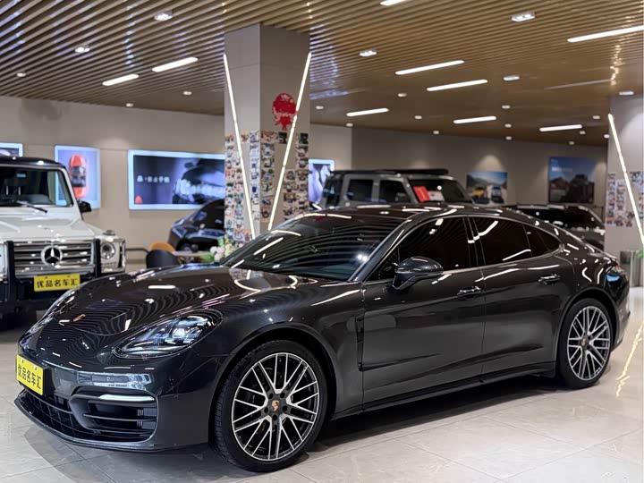 Фото 1 - Porsche Panamera