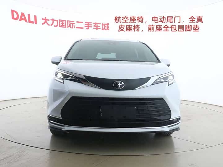 Фото 2 - Toyota Sienna