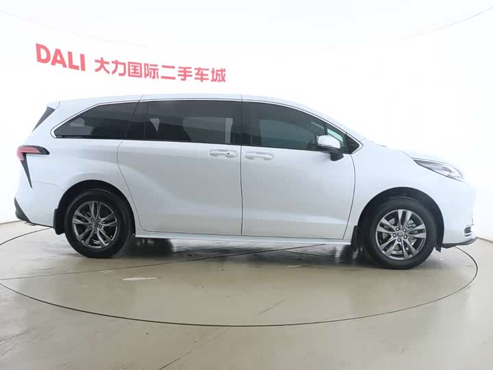 Фото 4 - Toyota Sienna