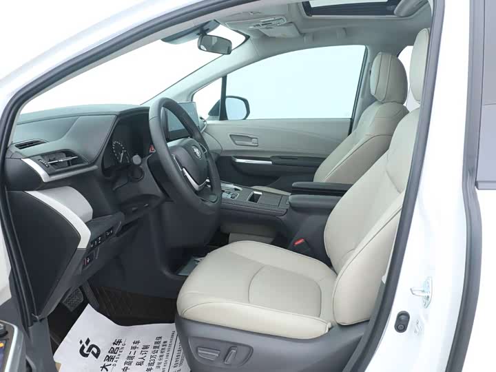 Фото 6 - Toyota Sienna