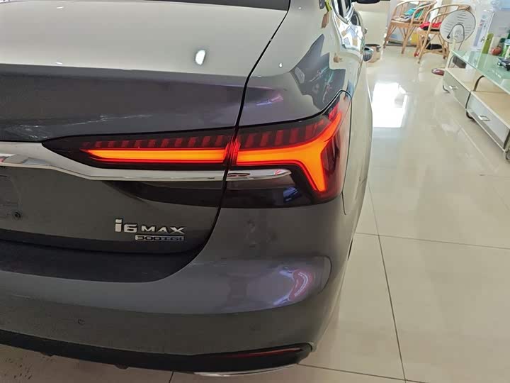 Фото 8 - Roewe i6 Max