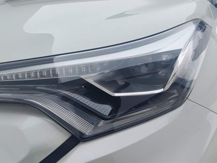 Фото 5 - Toyota C-HR EV