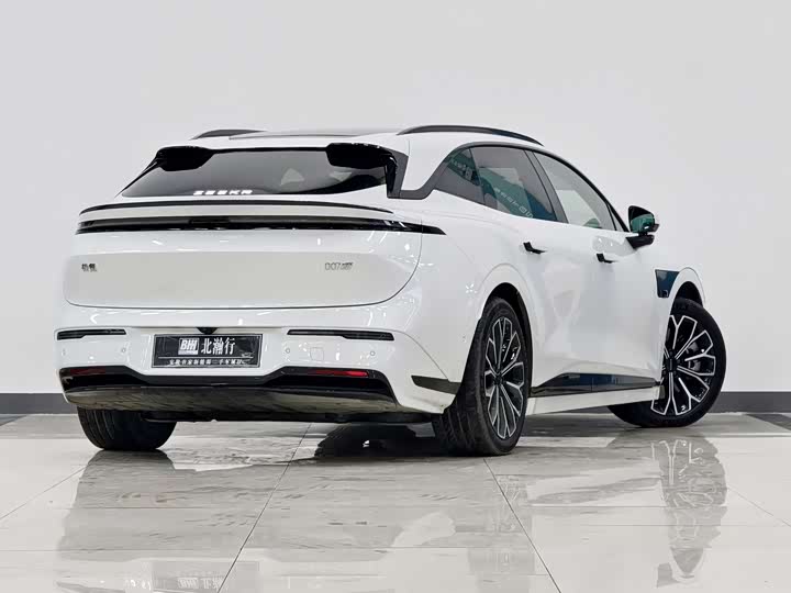 Фото 6 - Zeekr 007 GT