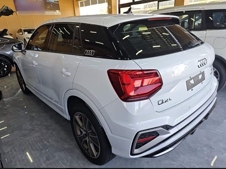 Фото 6 - Audi Q2L