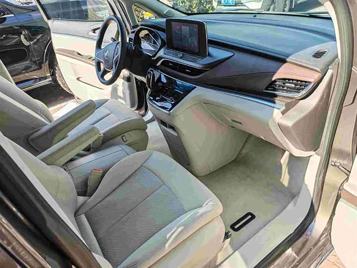 Фото 9 - Buick GL8 ES