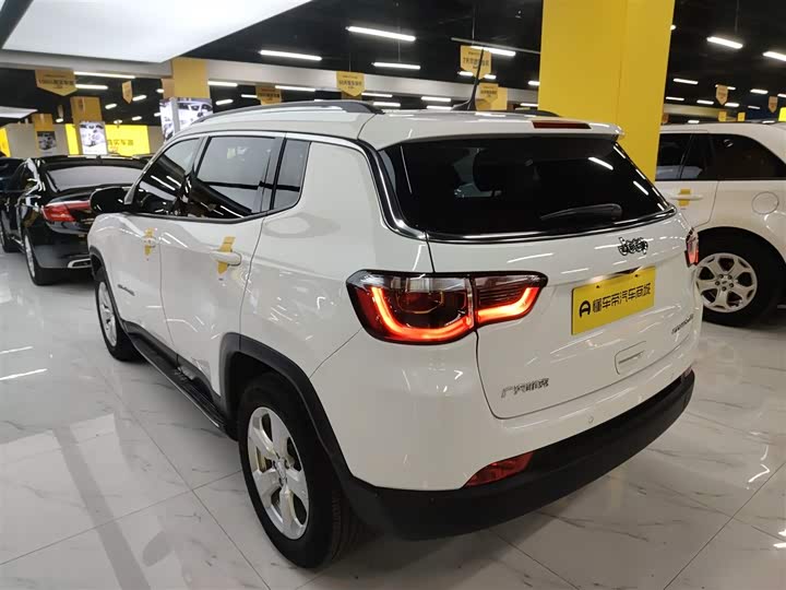 Фото 5 - Jeep Compass